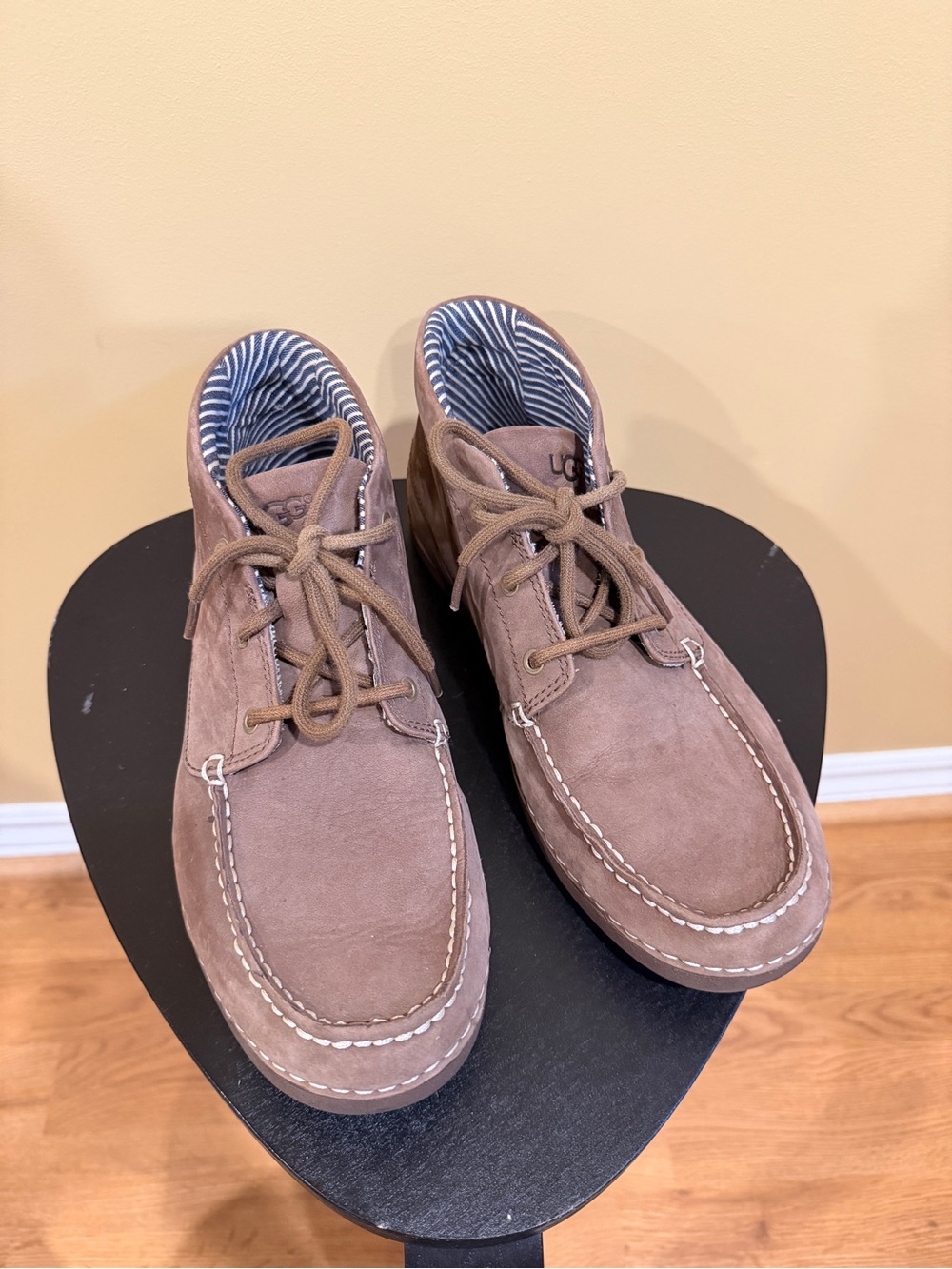 UGG Men taupe suede lace-up casual chukka boots US8.5